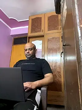 Dick 6inches online show from 28, 10, 2025