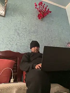 Dick 6inches online show from 20, 12, 2025