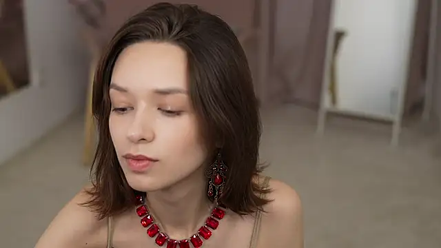 VivianLy  online show from 24, 12, 2024