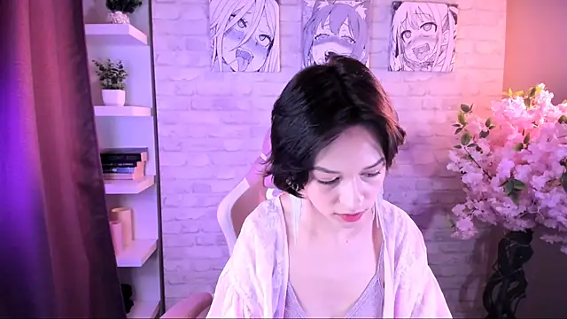 VivianLy  online show from 20, 12, 2025