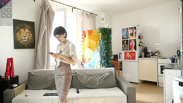 VivianLy  online show from 1, 4, 2026