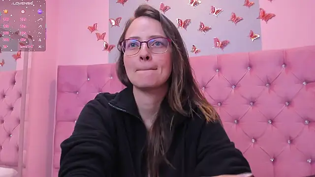 AmbeerWood  online show from 28, 9, 2025