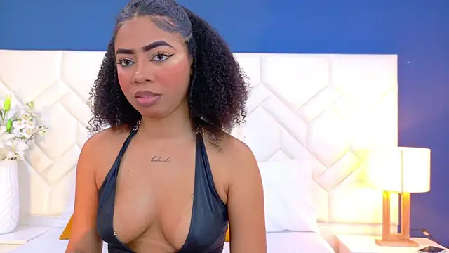 Snapshot of Tyra_Kane chatting on 11, 10, 2025 Tyra Kane online show from 11, 10, 2025