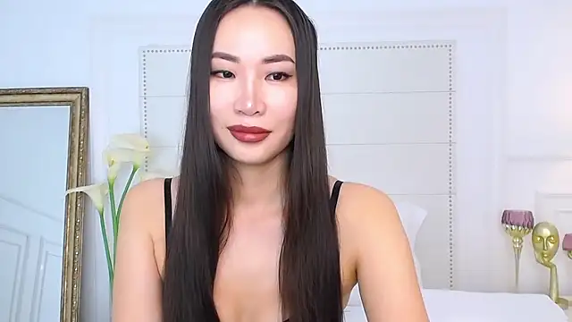 Snapshot of NaomiYuu chatting on 11, 12, 2024 NaomiYuu online show from 11, 12, 2024