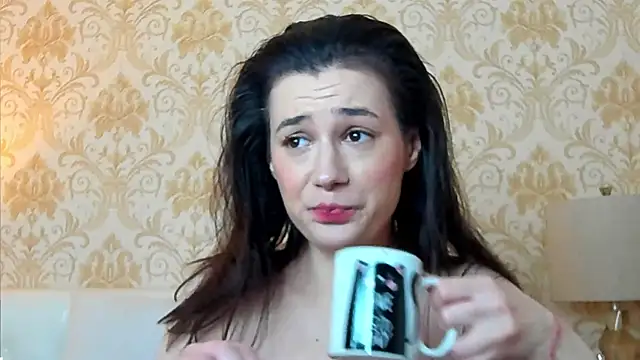 JuliaHunts online show from 6, 4, 2026