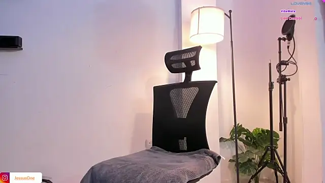Snapshot of JesusOne chatting on 8, 1, 2025 JesusOne online show from 8, 1, 2025