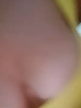 Snapshot of Yassmina11 chatting on 22, 11, 2025 Yassmina11 online show from 22, 11, 2025