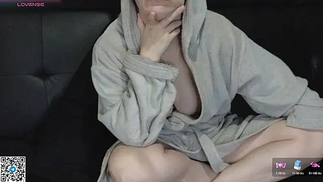 Mia G0ld online show from 12, 11, 2025