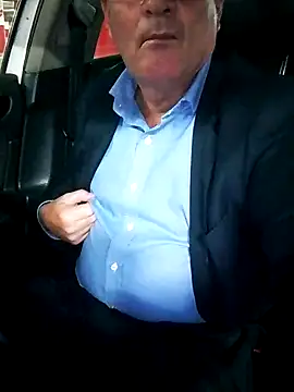 stiffandlubedxh online show from 15, 9, 2025