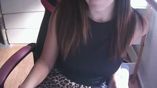 Snapshot of LunaGuerraxx chatting on 7, 11, 2025 LunaGuerraxx online show from 7, 11, 2025