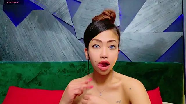 ElyaQuinn online show from 25, 1, 2025