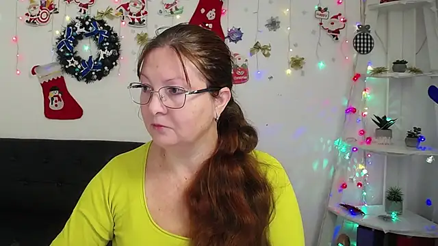 Snapshot of VanessaHotts chatting on 4, 1, 2025 VanessaHotts online show from 4, 1, 2025