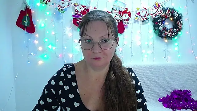 Snapshot of VanessaHotts chatting on 11, 1, 2025 VanessaHotts online show from 11, 1, 2025