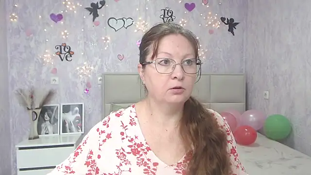 Snapshot of VanessaHotts chatting on 1, 2, 2025 VanessaHotts online show from 1, 2, 2025