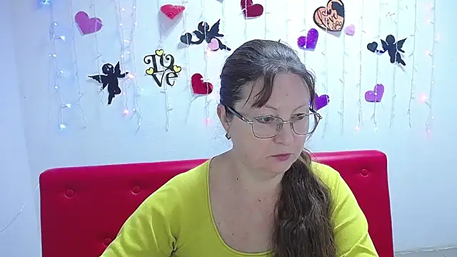 Snapshot of VanessaHotts chatting on 8, 2, 2025 VanessaHotts online show from 8, 2, 2025
