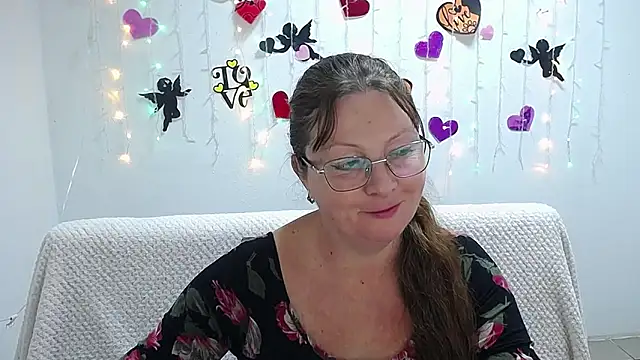 Snapshot of VanessaHotts chatting on 21, 2, 2025 VanessaHotts online show from 21, 2, 2025