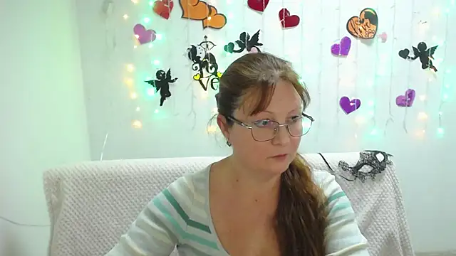 Snapshot of VanessaHotts chatting on 5, 3, 2025 VanessaHotts online show from 5, 3, 2025