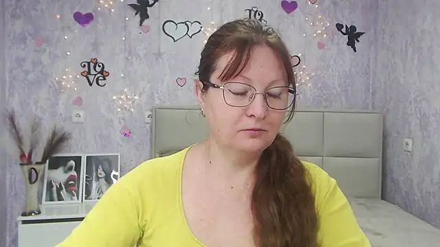 Snapshot of VanessaHotts chatting on 10, 3, 2025 VanessaHotts online show from 10, 3, 2025