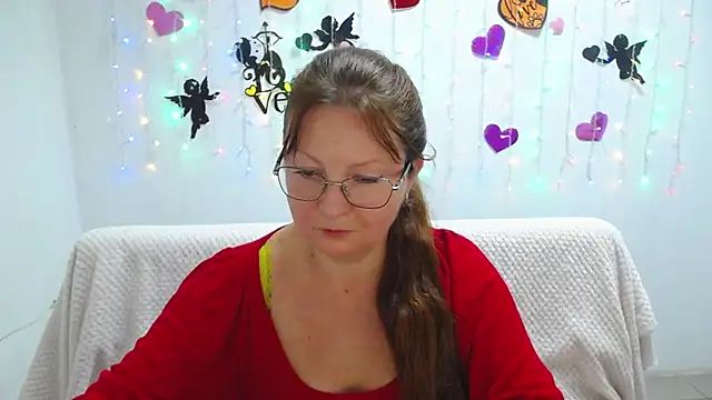 Snapshot of VanessaHotts chatting on 12, 3, 2025 VanessaHotts online show from 12, 3, 2025