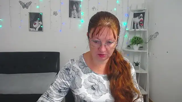 Snapshot of VanessaHotts chatting on 13, 9, 2025 VanessaHotts online show from 13, 9, 2025