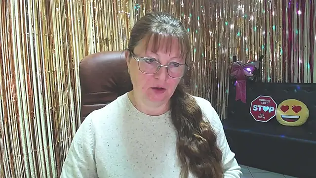 Snapshot of VanessaHotts chatting on 6, 10, 2025 VanessaHotts online show from 6, 10, 2025