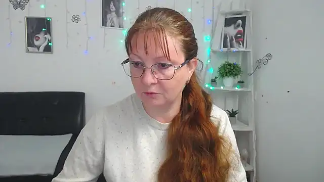 Snapshot of VanessaHotts chatting on 11, 10, 2025 VanessaHotts online show from 11, 10, 2025