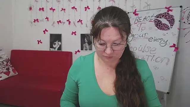 VanessaHotts online show from 9, 3, 2026