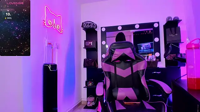 miss kitty online show from 12, 3, 2026