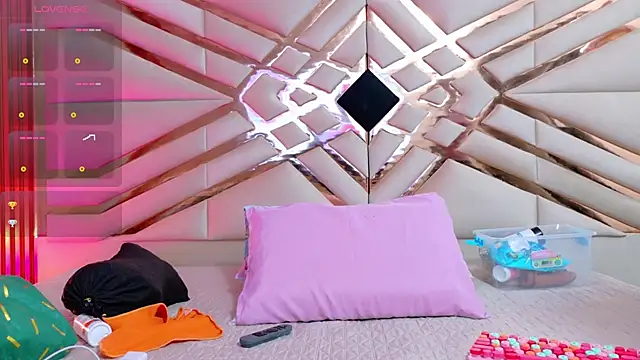 Snapshot of naughty_ebonyy chatting on 10, 10, 2025 naughty ebonyy online show from 10, 10, 2025