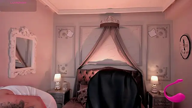 Snapshot of maggietime chatting on 22, 10, 2025 maggietime online show from 22, 10, 2025