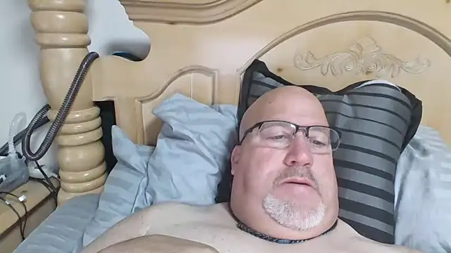 Snapshot of Bigbear0563 chatting on 10, 11, 2025 Bigbear0563 online show from 10, 11, 2025