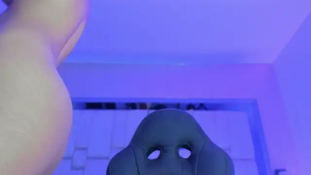 Emmily Savage online show from 2, 10, 2025