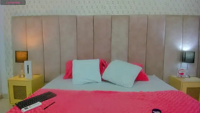 KiaraBrownn online show from 3, 2, 2025