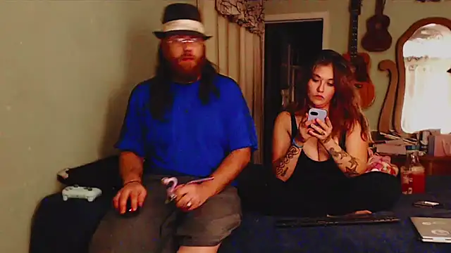 Snapshot of Geeznuts19 chatting on 19, 10, 2025 Geeznuts19 online show from 19, 10, 2025