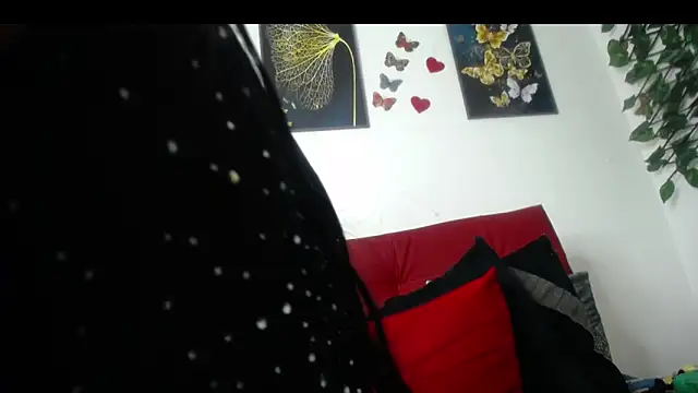 luzcastillo07 online show from 10, 2, 2025