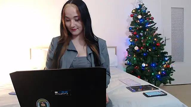 Crystal-dreamt online show from 5, 12, 2024