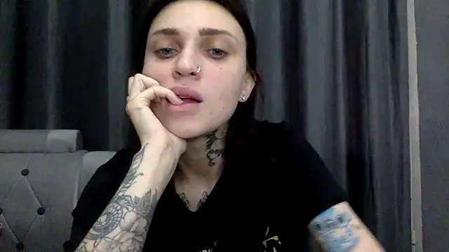 Snapshot of Klementina_Aries chatting on 2, 3, 2025 Klementina Aries online show from 2, 3, 2025
