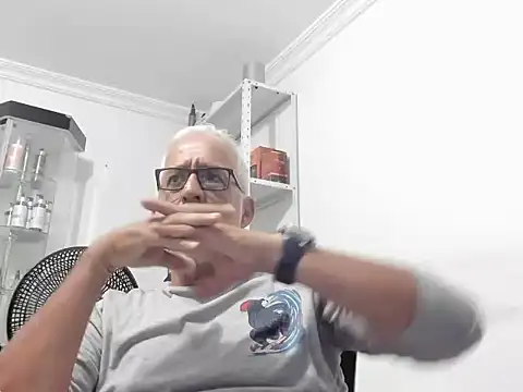 Snapshot of cenizo10124 chatting on 17, 12, 2025 cenizo10124 online show from 17, 12, 2025