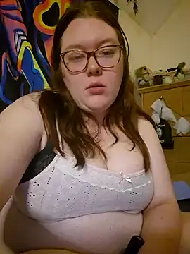 Snapshot of Sexycurvyemilyy chatting on 2, 12, 2024 Sexycurvyemilyy online show from 2, 12, 2024