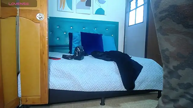Snapshot of victoria__milf_ chatting on 18, 12, 2024 victoria milf online show from 18, 12, 2024
