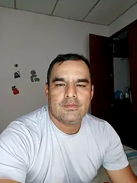 Snapshot of Angeelus2 chatting on 4, 4, 2026 Angeelus2 online show from 4, 4, 2026