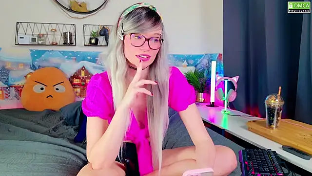 Kittychatte online show from 5, 1, 2025