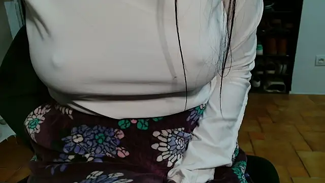 Snapshot of patatinahot87 chatting on 10, 1, 2026 patatinahot87 online show from 10, 1, 2026