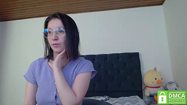 Snapshot of Sophi_Cute chatting on 4, 1, 2025 Sophi Cute online show from 4, 1, 2025