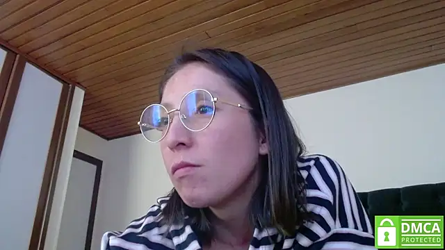 Snapshot of Sophi_Cute chatting on 4, 1, 2025 Sophi Cute online show from 4, 1, 2025