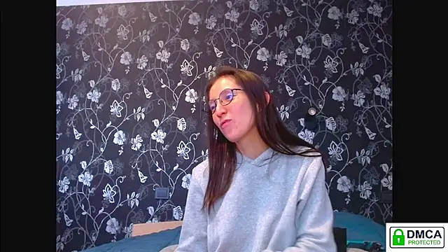 Sophi Cute online show from 19, 4, 2026