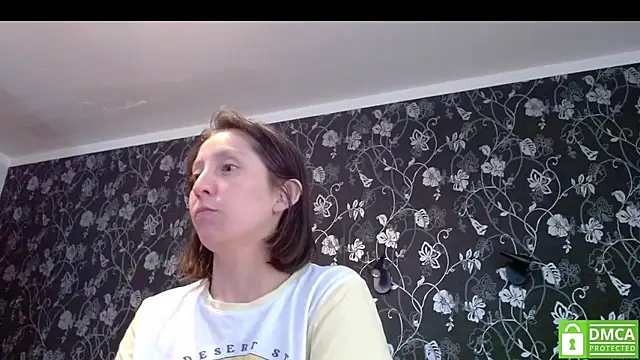 Snapshot of Sophi_Cute chatting on 8, 7, 2026 Sophi Cute online show from 8, 7, 2026