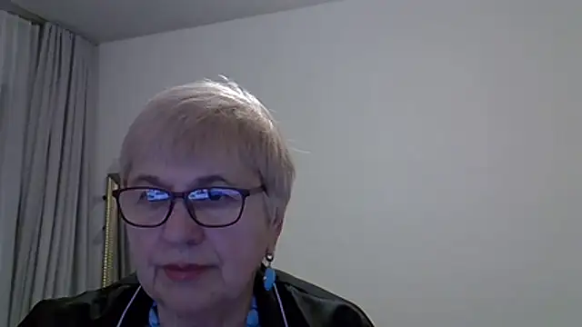 SweetCherry27 online show from 4, 2, 2026