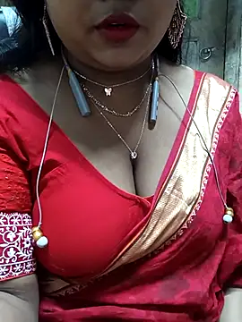 Snapshot of Sophiaboudi chatting on 15, 11, 2025 Sophiaboudi online show from 15, 11, 2025