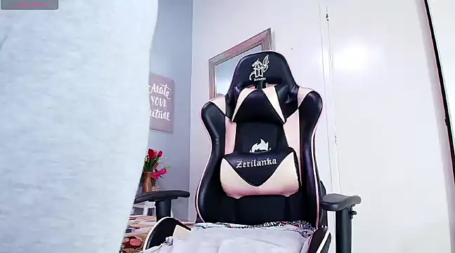 Snapshot of RebeccaSexx chatting on 6, 1, 2025 RebeccaSexx online show from 6, 1, 2025